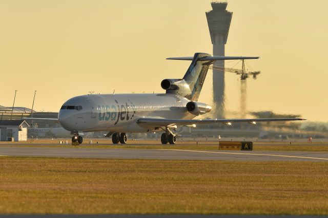 BOEING 727-200 (N726US) - Taxiing back to the ramp after arrival from YIP on 12-11-23