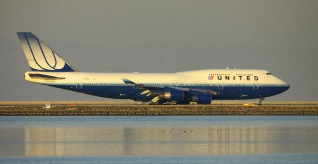 Boeing 747-200 (N179UA) - Taxiing to 28L for Takeoff to KLAX, operating as UA6852.  Later same evening operating as UA 839 into Sydney  01-31-2013