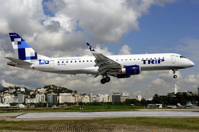 Embraer ERJ-190 (PP-PJL)