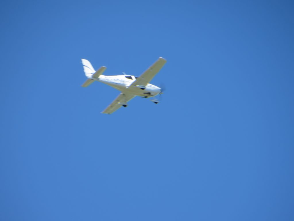Cirrus SR-22 —