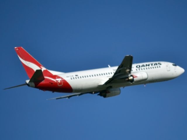 BOEING 737-400 (VH-TJQ) - Getting airborne off runway 23.