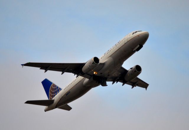 Airbus A320 (N469UA)