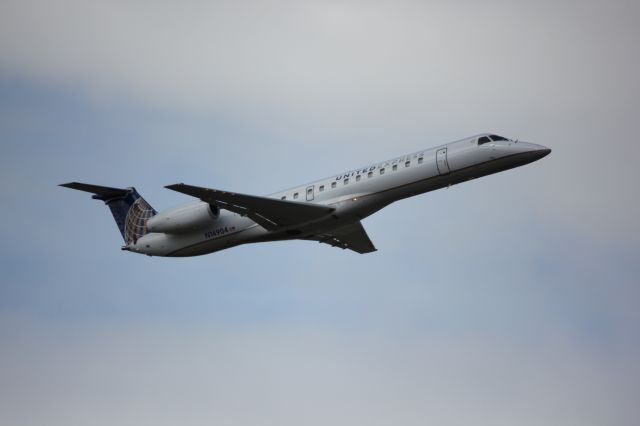 Embraer ERJ-145 (N14904)