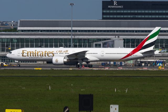 BOEING 777-300ER (A6-ENT)