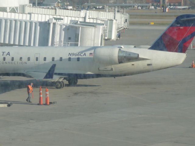 Canadair Regional Jet CRJ-200 (N966CA)