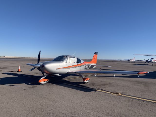 Cirrus SR-22 (N621NT)