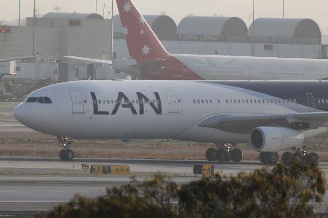 Airbus A340-300 (CC-CQA) - LANDED