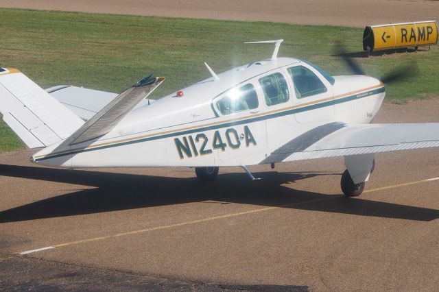 Beechcraft 35 Bonanza (N1240A)