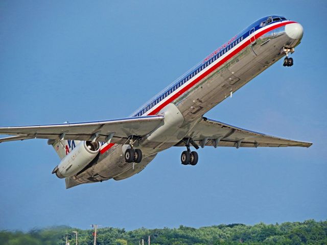 McDonnell Douglas MD-80 (N439AA)