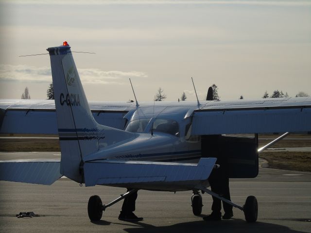 Cessna Skyhawk (C-GCKA) - Preparing for touch and go practice with a student