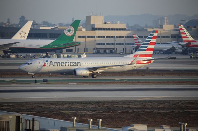 Boeing 737-800 (N973AN)