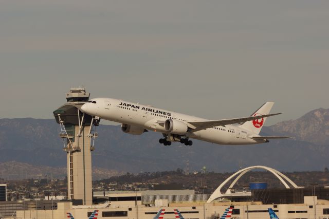 Boeing 787-9 Dreamliner (JA878J)