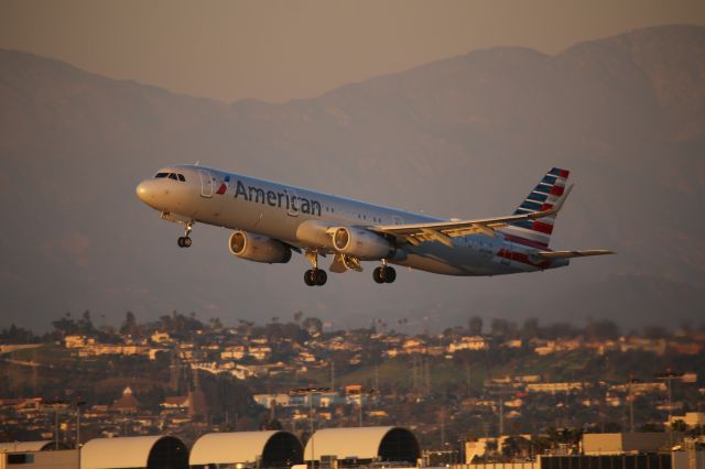 Airbus A321 (N105NN)
