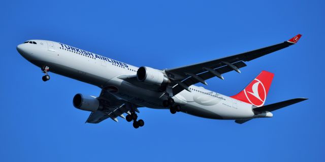 Airbus A330-300 (TC-JOF)