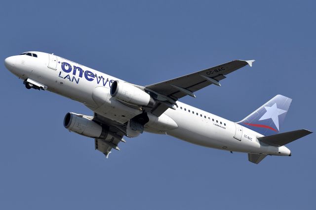 Airbus A320 (CC-BAC)