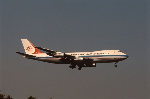 Boeing 747-200 (HL7459) - Final Approach to Narita Intl Airport Rwy16 on 1987/05/10