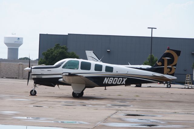 Beechcraft Bonanza (36) (N800X)