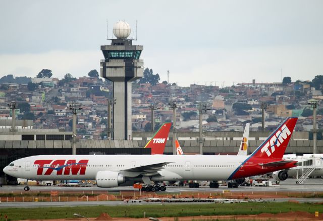 BOEING 777-300ER (PT-MUB)