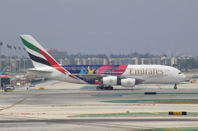 Airbus A380-800 (A6-EOH)