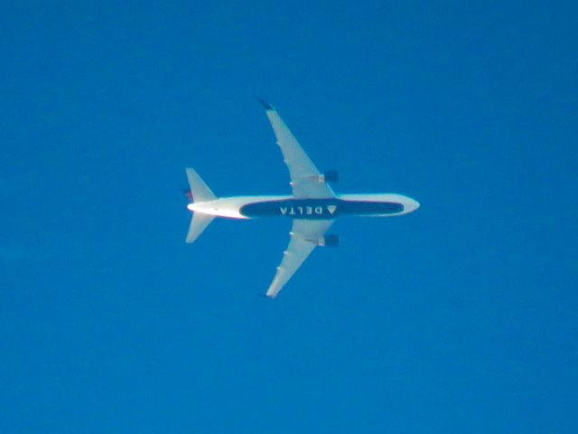 BOEING 767-300 (N192DN)