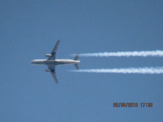 Airbus A320 (N476UA)