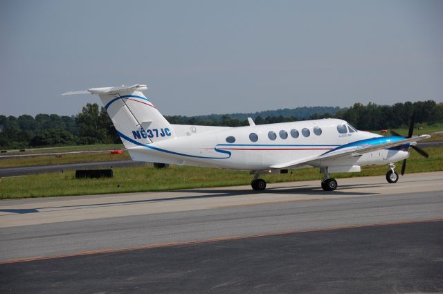 Beechcraft Super King Air 300 (N637JC)