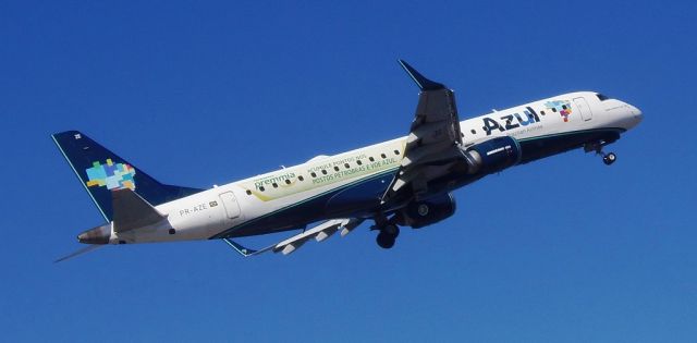 Embraer ERJ-190 (PR-AZE)