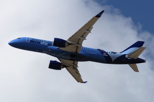 Airbus A220-300 (N211BZ) - 03/05/2024:br /Flight KVRB > KPVD Rhod island.