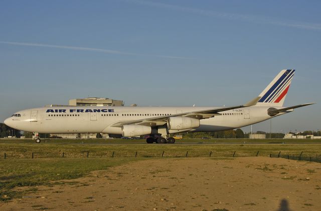 Airbus A340-300 (F-GLZH) - Air France - Airbus A340-312 C/N 078 - F-GLZH - at CDG 2004-09-25.