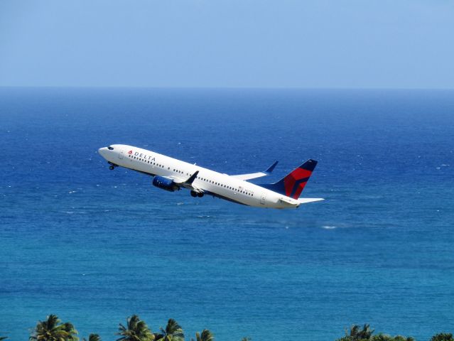 Boeing 737-800 (N3772H)