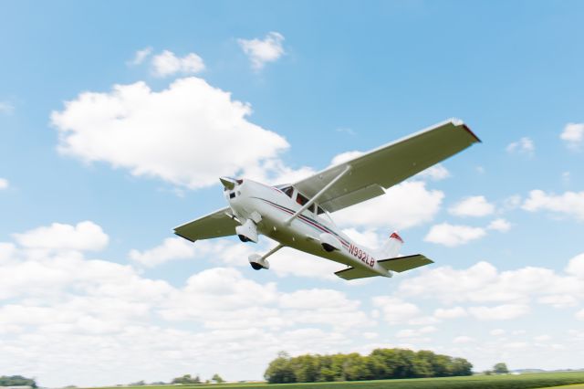 Cessna Skylane (N992LB)