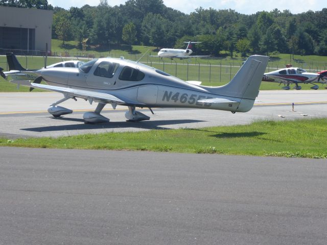 Cirrus SR-22 (N465EB)