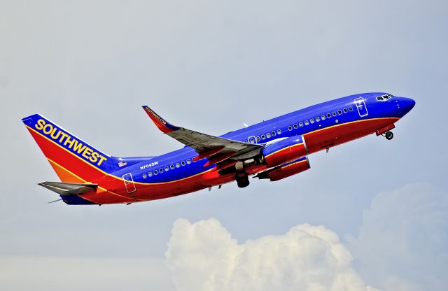Boeing 737-700 (N704SW) - N704SW Southwest Airlines Boeing 737-7H4 (cn 27838/15)  Las Vegas - McCarran International (LAS / KLAS) USA - Nevada, August 16, 2012 Photo: Tomás Del Coro