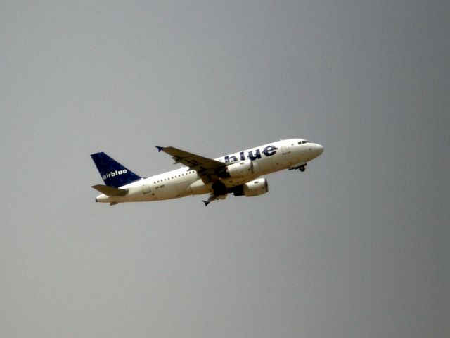 Airbus A319 (AP-BIP) - ABQ - Air Blue