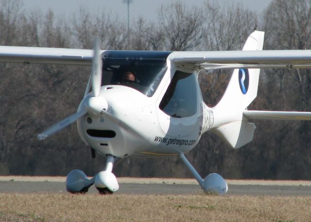 FLIGHT DESIGN CT (N487CT) - On taxiway Foxtrot heading to runway 14 at the Shreveport Downtown airport.