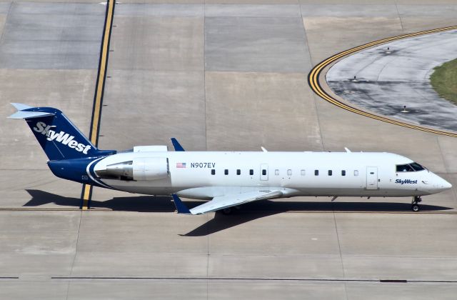 Canadair Regional Jet CRJ-200 (N907EV)