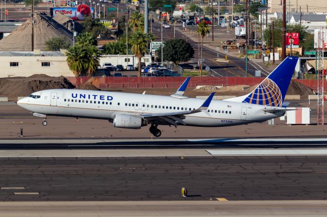 Boeing 737-800 (N73256)