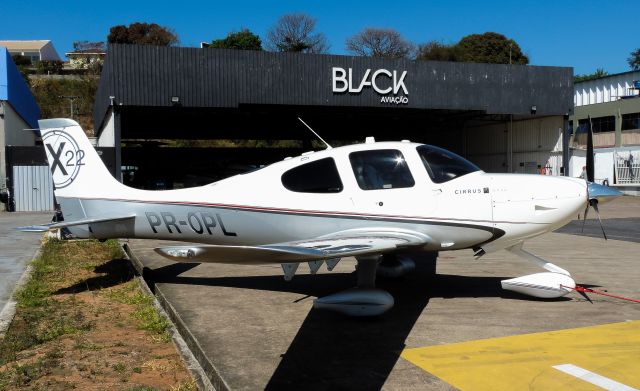Cirrus SR-22 (PR-OPL)