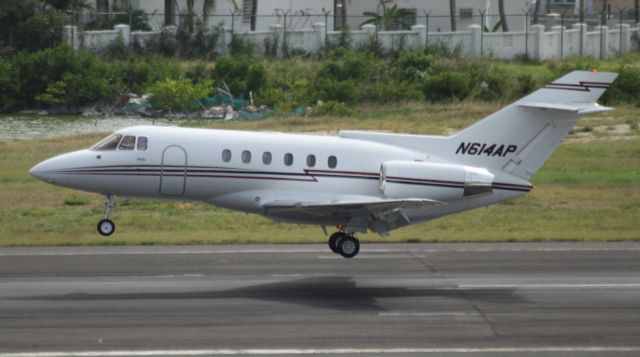 Hawker 800 (N614AP)