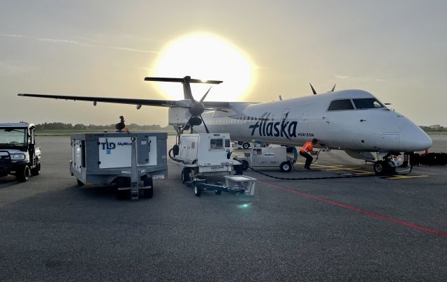 de Havilland Dash 8-400 (N404QX)