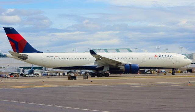 Airbus A330-300 (N815NW)