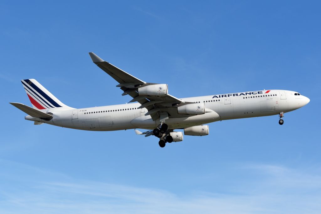 Airbus A340-300 (F-GLZK)