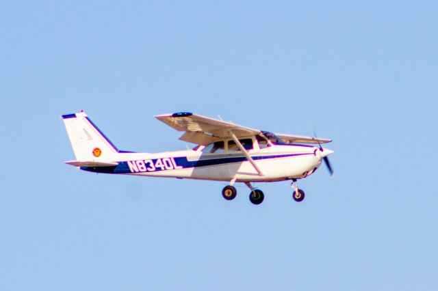 Cessna Skyhawk (N8340L)