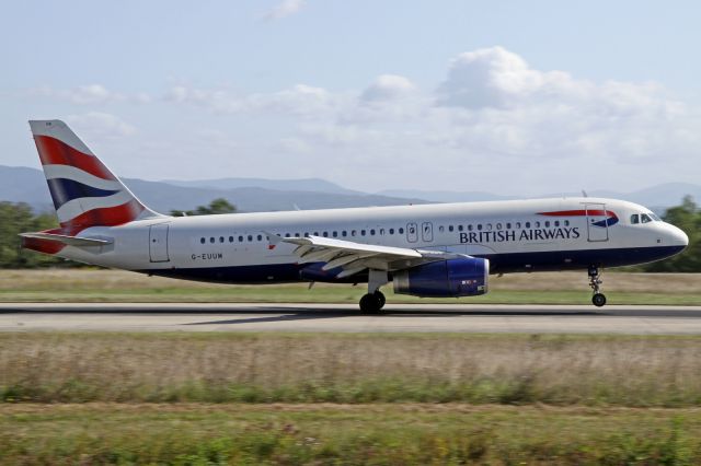 Airbus A320 (G-EUUM)