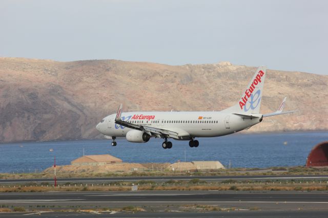 Boeing 737-800 (EC-LQX)