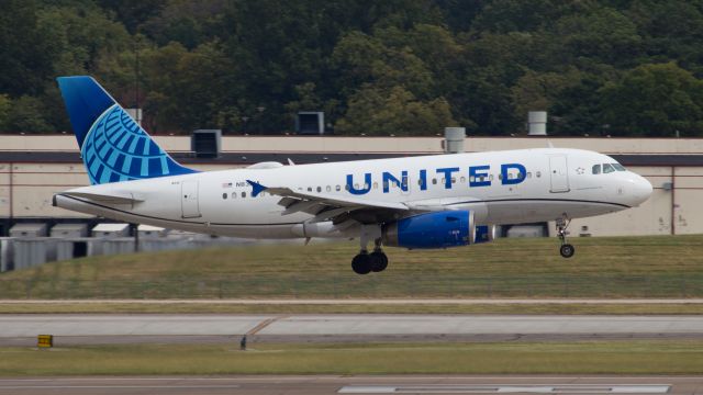 Airbus A320 (N831UA)