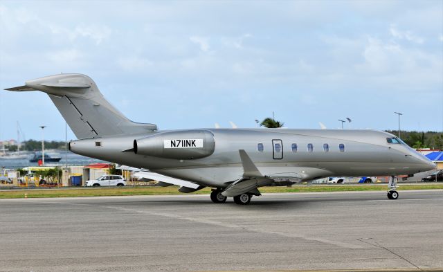 Bombardier Challenger 300 (N711NK)