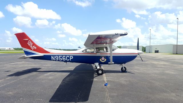 Cessna Skyhawk (N956CP)