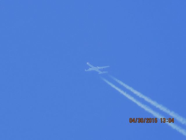 Boeing 757-200 (N757AF) - Donald Trumps 757 passing over Southeastern Kansas heading to Houston. None of my pictures of it turned out good at all. Still had to post them. Hopefully Mr. Trump will give me another chance at getting a better picture.