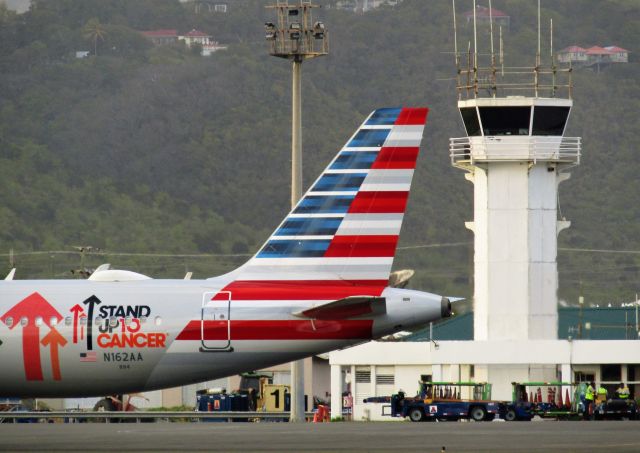 Airbus A321 (N162AA)